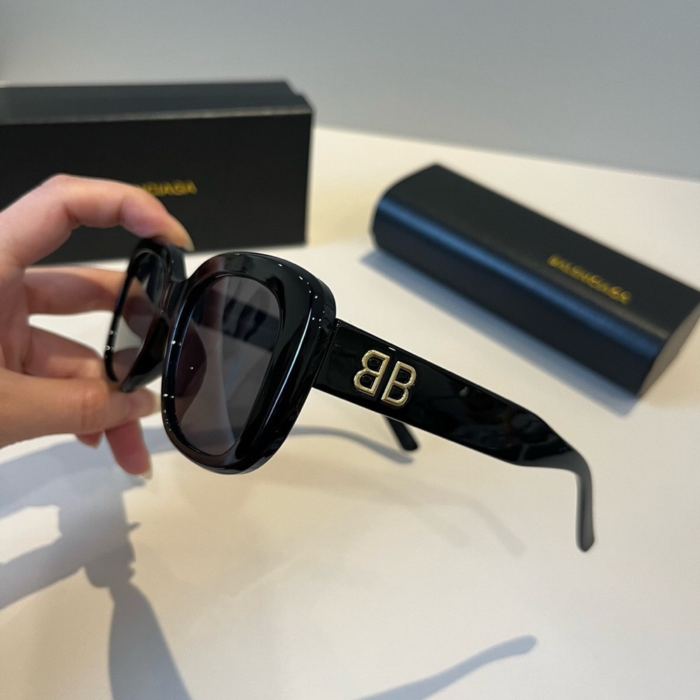 Balenciaga Black Square Sunglasses - Picture 4 of 6